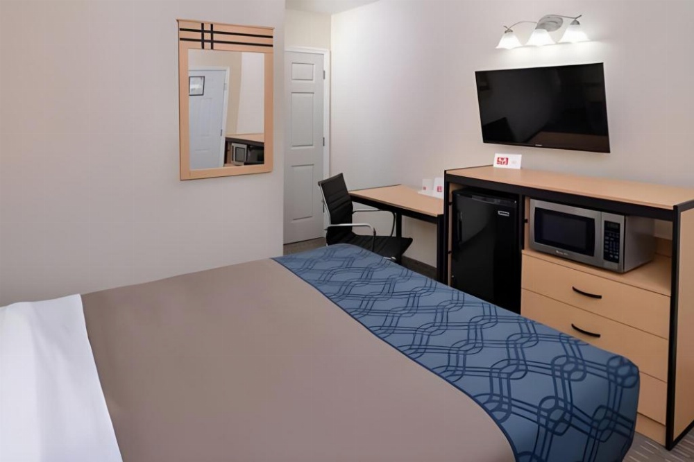 Econo Lodge Rochester Image 12