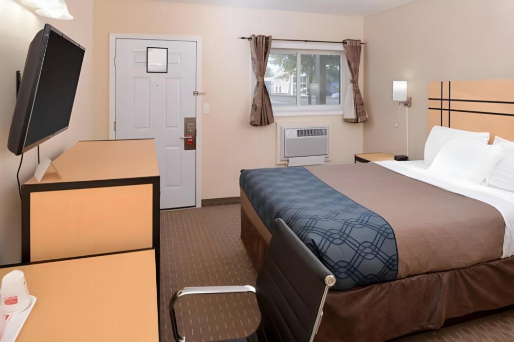 Econo Lodge Rochester Image 18