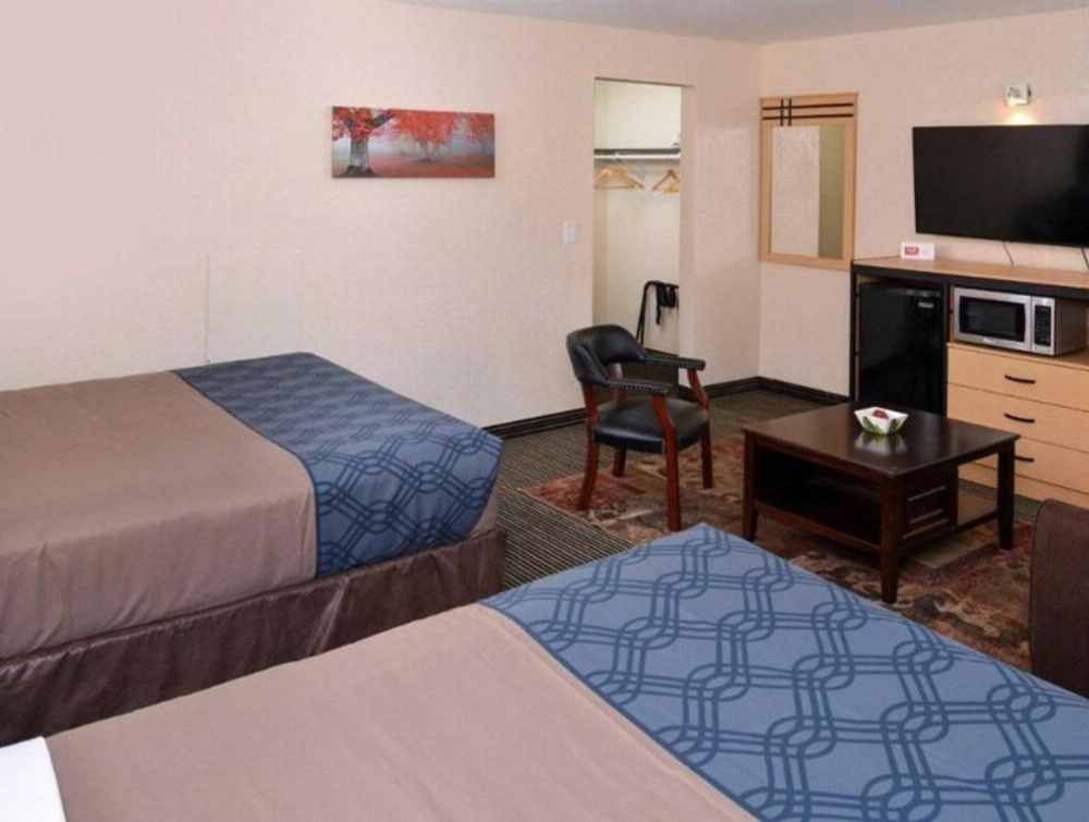 Econo Lodge Rochester Image 35