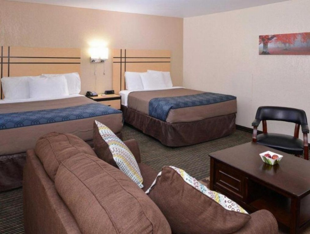 Econo Lodge Rochester Image 39